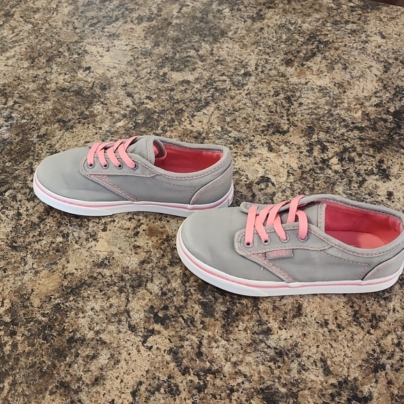 Vans - Picture 2 of 6